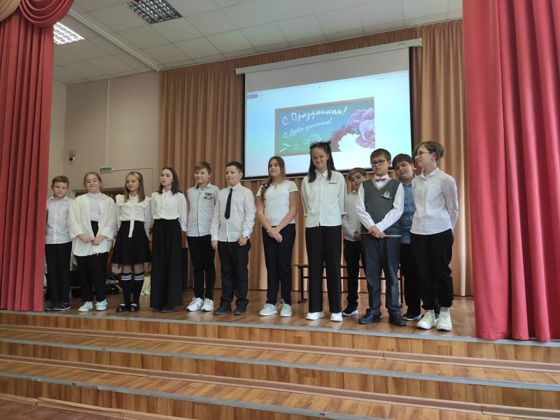 Рузские школьники поздравили учителей