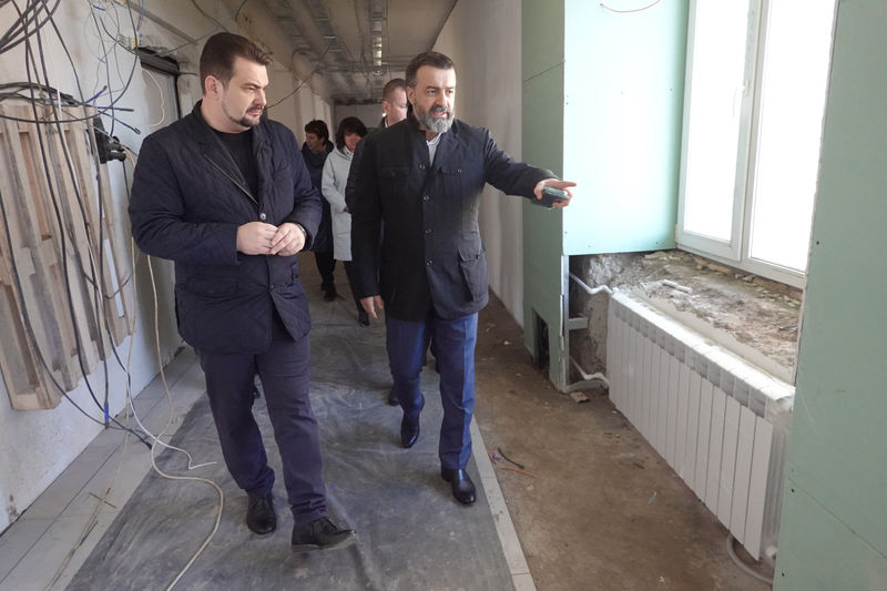 Николай Пархоменко проверил ход капитального ремонта Дороховской школы
