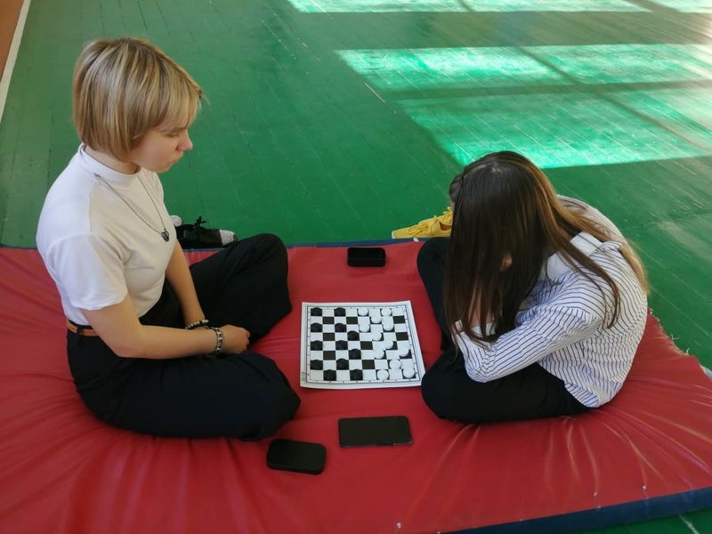 Дороховские школьники состязались в русских шашках