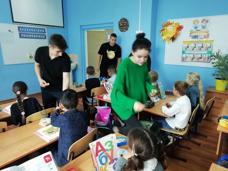 «Дарим хорошее настроение»: акция от рузских старшеклассников