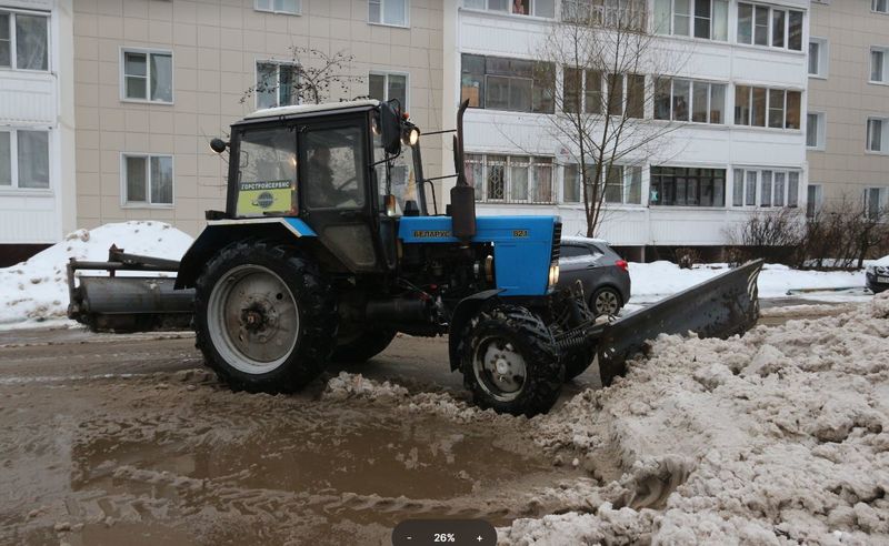 В Рузском округе очищают от снега общественные территории 