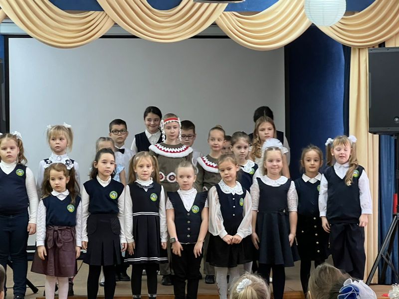 Нововолковские школьники подготовили концерт для мам