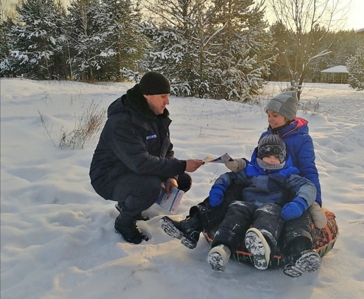 Сотрудники Мособлпожспас рекомендуют ружанам соблюдать правила безопасности при катании со снежных горок 