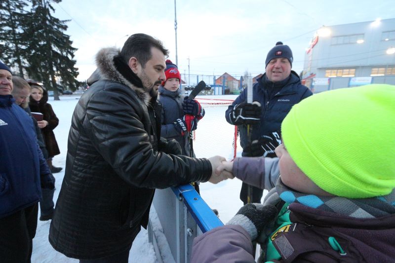 Николай Пархоменко побывал на хоккейной площадке в Тучково