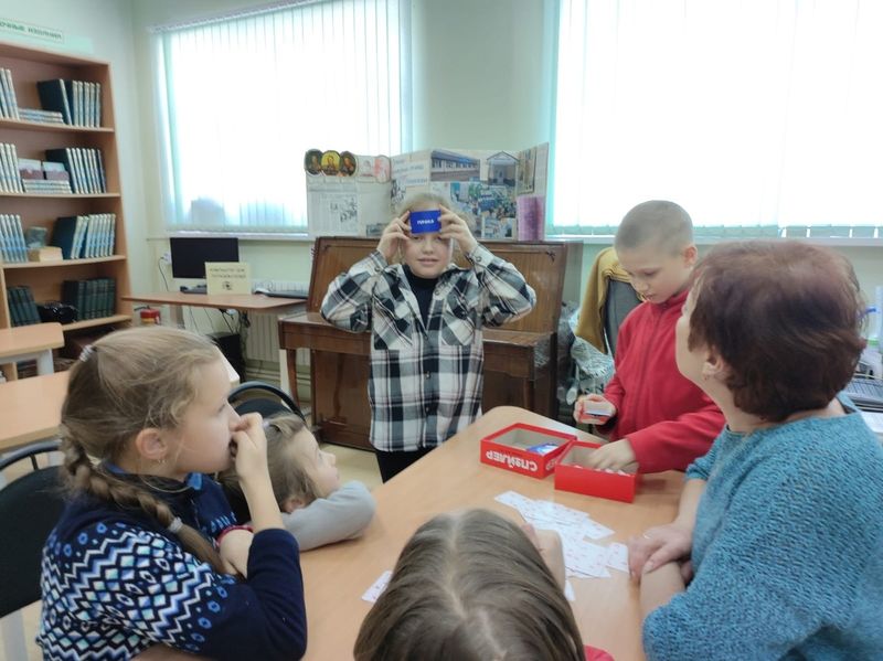 В Тучковской библиотеке играли «Угадай, кто ты» 