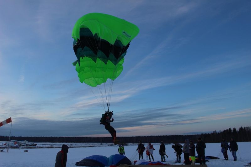 В Ватулино прошли соревнования по парашютному спорту