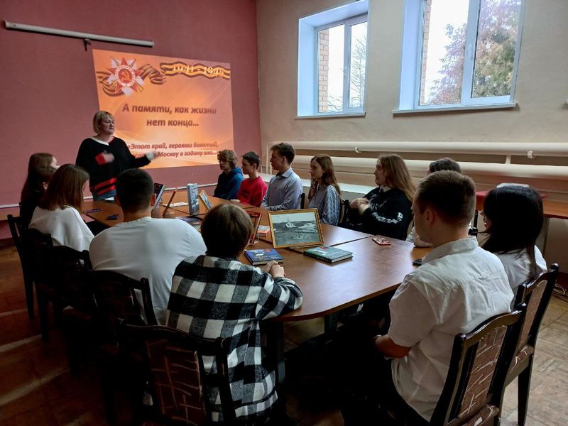 В Рузской библиотеке почтили память защитников Рузского округа