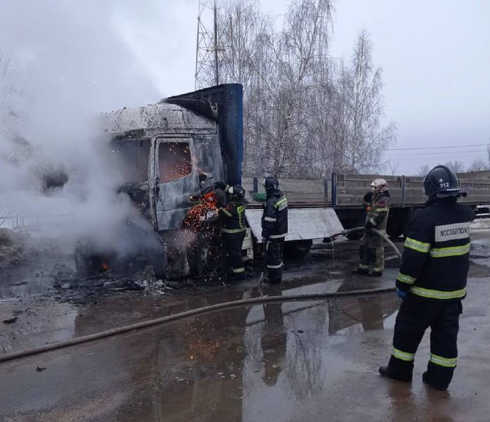 Пожарные ГКУ МО «Мособлпожспас» потушили загоревшийся автомобиль в Рузском округе 