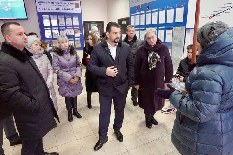 Николай Пархоменко проверил состояние здания и территории автостанции в Рузе
