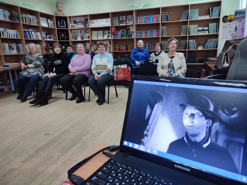 Гости Тучковской библиотеки окунулись в творчество Леонида Гайдая