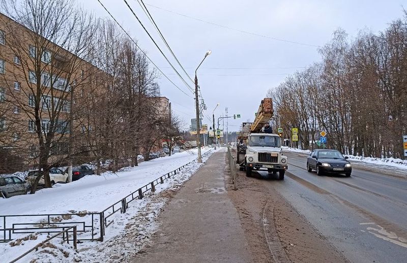В Рузском округе приводят ремонтируют уличные светильники