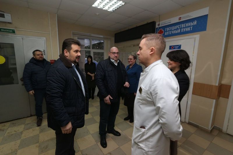 Николай Пархоменко проверил ход ремонта рентген-кабинета 