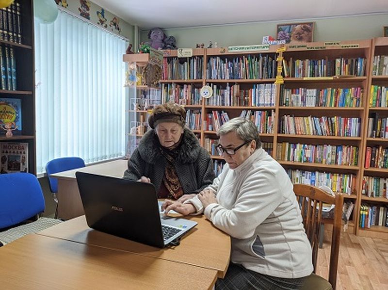Тучковские пенсионеры учились записываться к врачу через интернет
