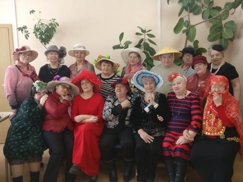 Шляпная вечеринка – для женщин элегантного возраста