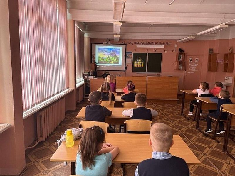 Нововолковские школьники путешествовали по сказкам