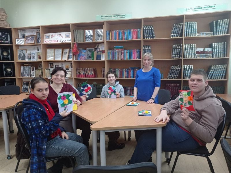 Тучковские школьники делали аппликацию природы Крыма