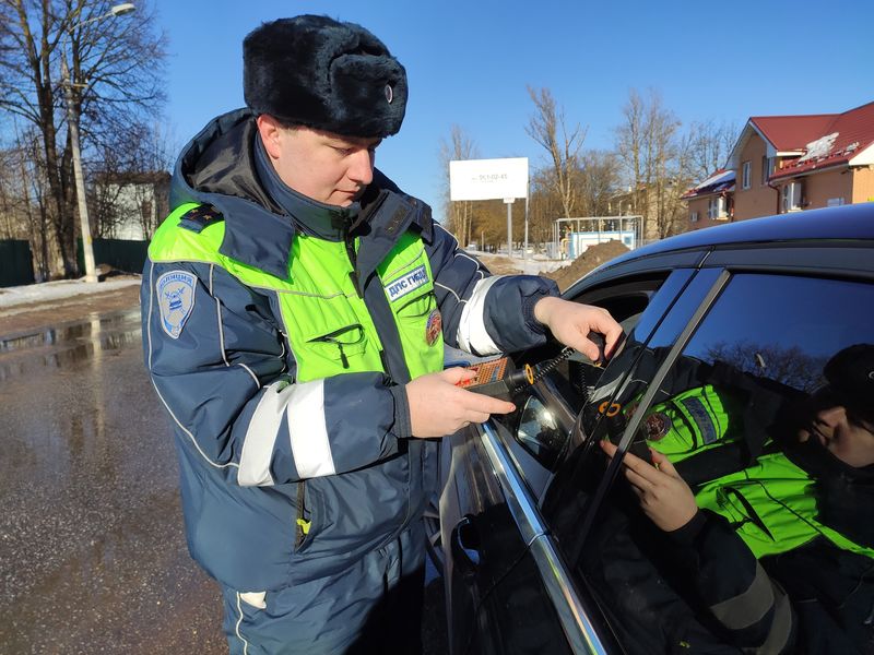Рузские госавтоинспекторы проверяли уровень затемнения стекол автомобилей