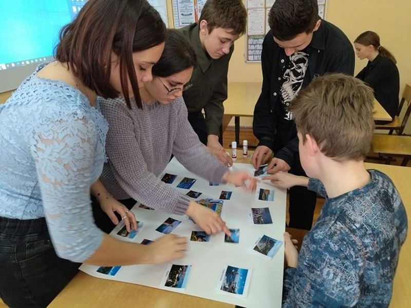 Рузские школьники подготовили плакат с достопримечательностями Крыма