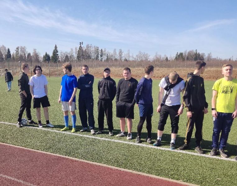 Тучковские студенты играли в футбол