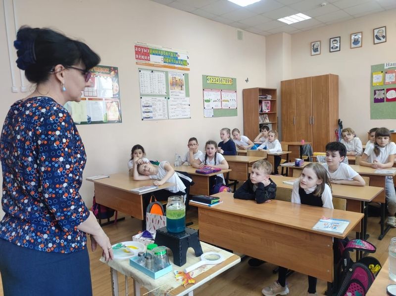 В Тучковской школе ставили опыты с водой и магнитами