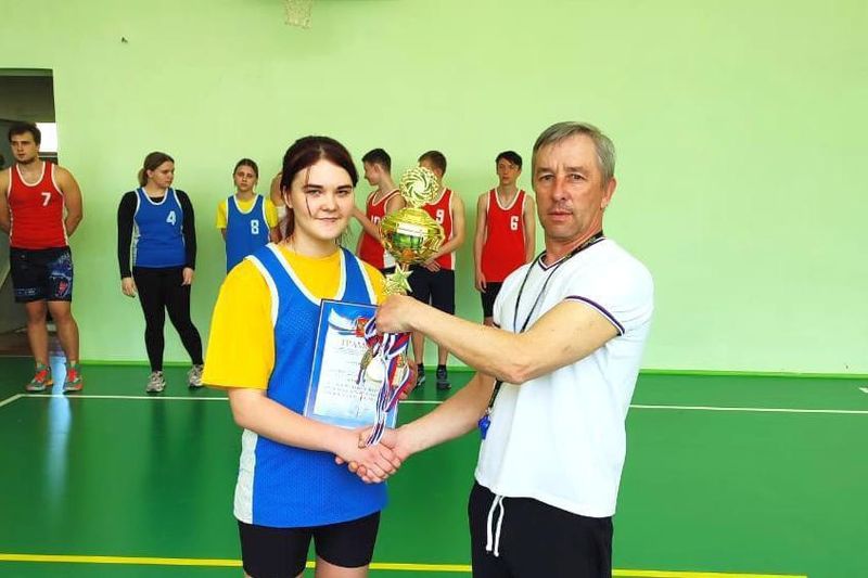 На Беляной Горе соревновались в волейбол школьные команды