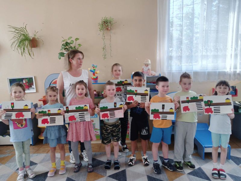 Воробьевские дошколята закрепили дорожные правила с помощью аппликаций