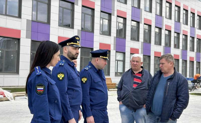 Денис Зайцев проверил ход строительства школы в Тучково