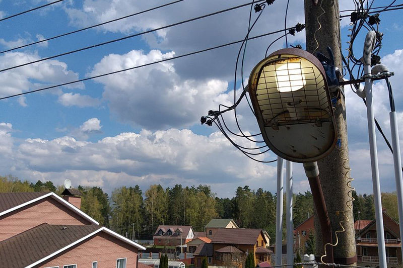В Рузском округе приводят в порядок светильники