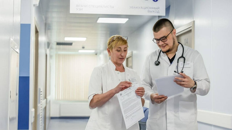Более 300 врачей трудоустроились в Подмосковье, благодаря программе «Приведи друга»