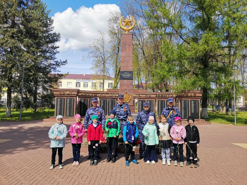 Сотрудники Можайского отдела Росгвардии приняли участие в акции «Поклонимся» 