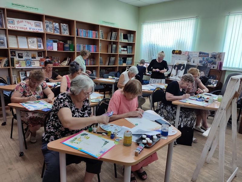 В Тучковской библиотеке – урок палехской росписи