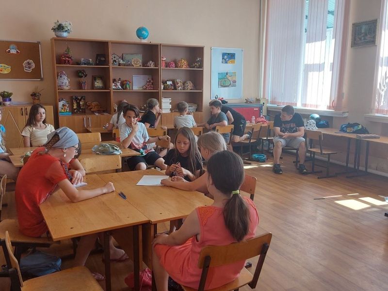 Рузские волонтеры продолжают посещать школьные летние лагеря