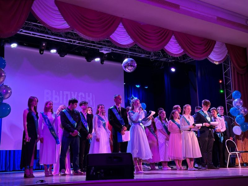 Тучковские выпускники получили аттестаты
