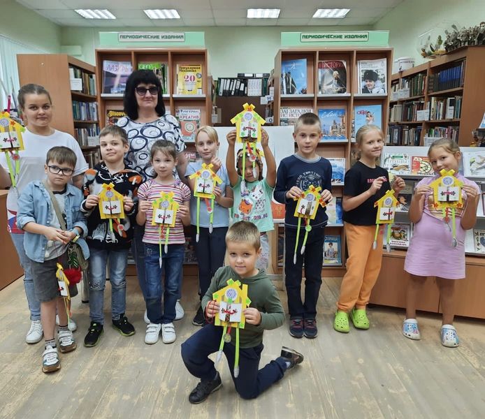 Волонтеры  оказывают помощь Тучковской библиотеке