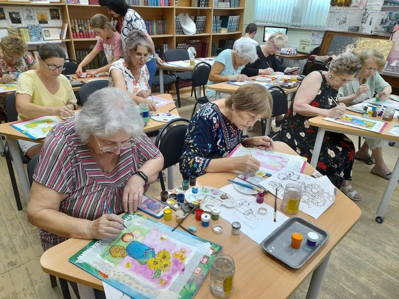 Тучковские художники рисовали натюрморт из даров августа 