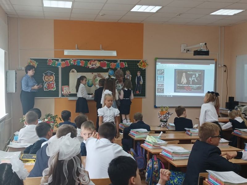 Тучковские школьники участвовали в акции «Голубь мира»