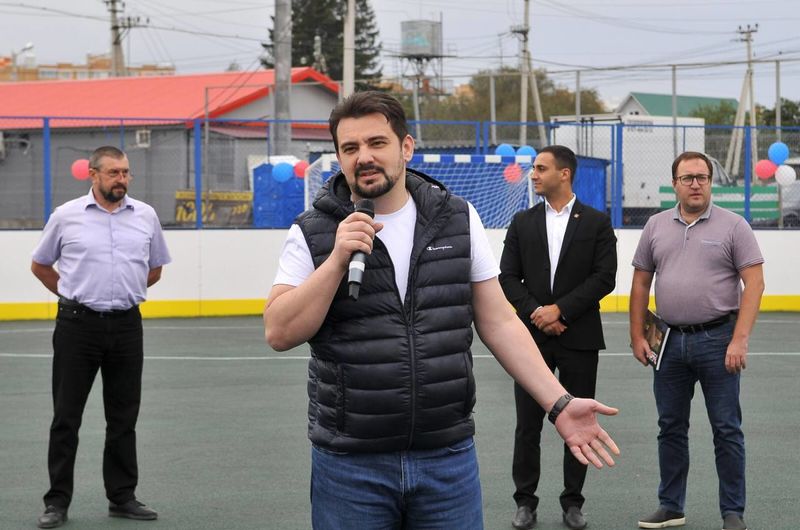 Николай Пархоменко открыл хоккейную коробку в Тучково