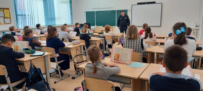 Пожарные ГКУ МО «Мособлпожспас» провели урок безопасности для тучковских школьников 