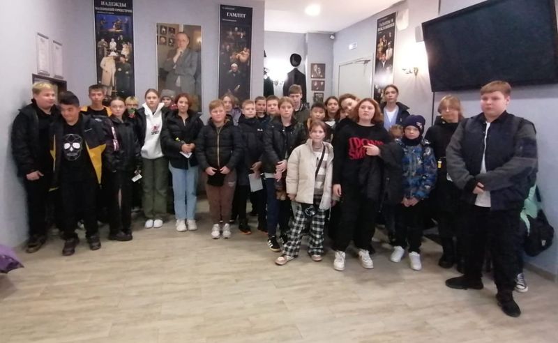 Космодемьянцы побывали на спектакле