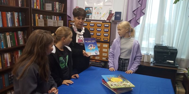 Колюбакинские школьники знакомились с библиотекой