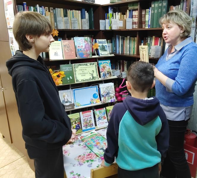 В Краснооктябрьской библиотеке – выставка книг об учителях