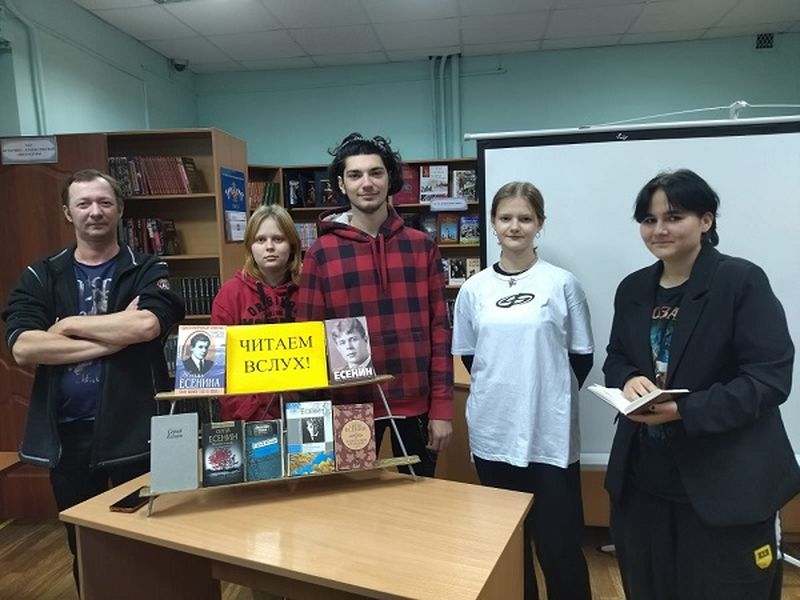 Встреча ружан в литературном кафе посвящалась творчеству Сергея Есенина 