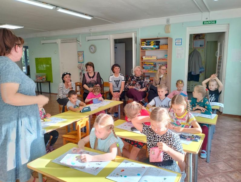 Дороховские учителя побывали на занятии у детсадовцев 