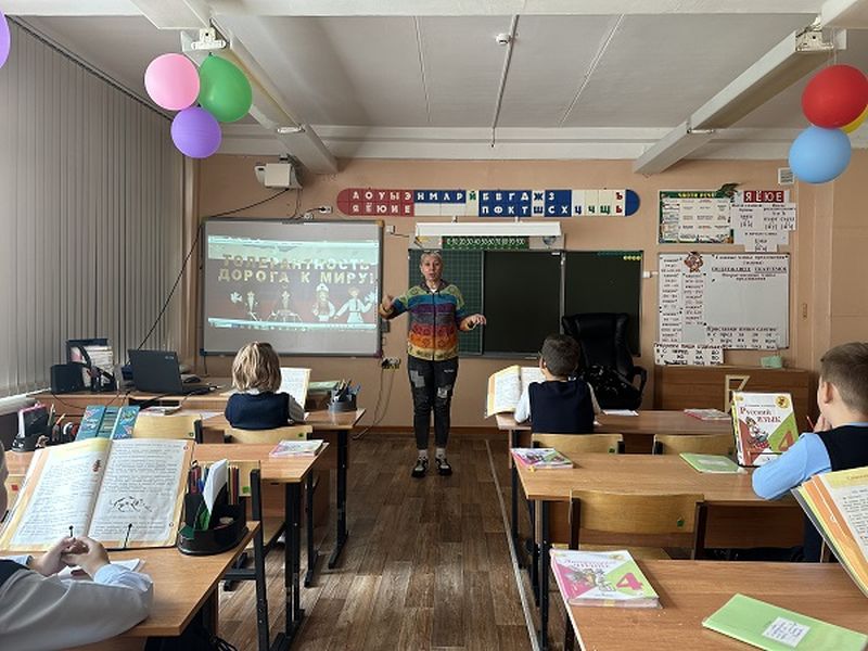В школе Нововолково – урок толерантности