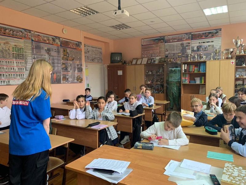 Добровольцы ВСКС проводят встречи в рузских школах