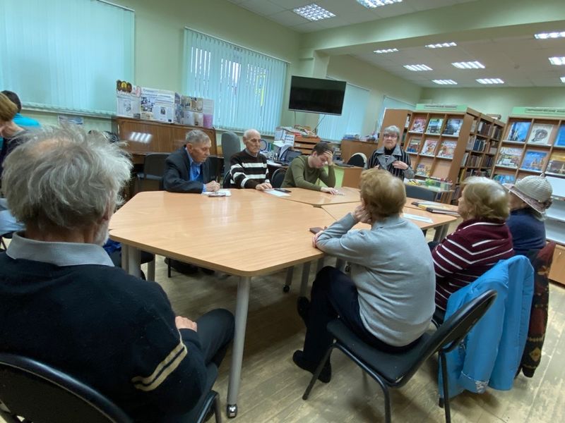 В тучковском литературном клубе обсудили планы на ноябрь