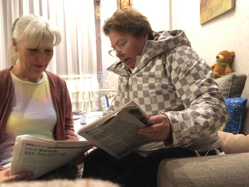 В Сытьково библиотекарь обслуживает пожилых читателей на дому