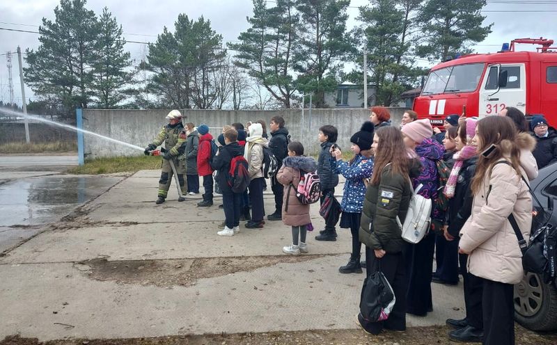 Огнеборцев ГКУ МО «Мособлпожспас» с экскурсией посетили тучковские школьники 