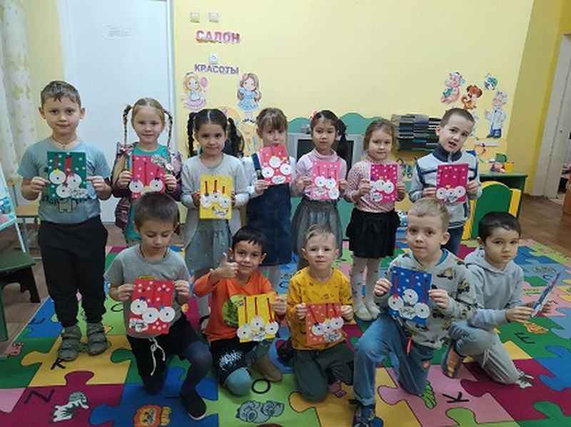 Тучковские детсадовцы делали новогоднюю открытку