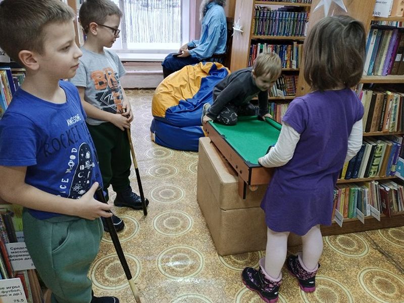 В Рузской библиотеке ребята играют и развиваются